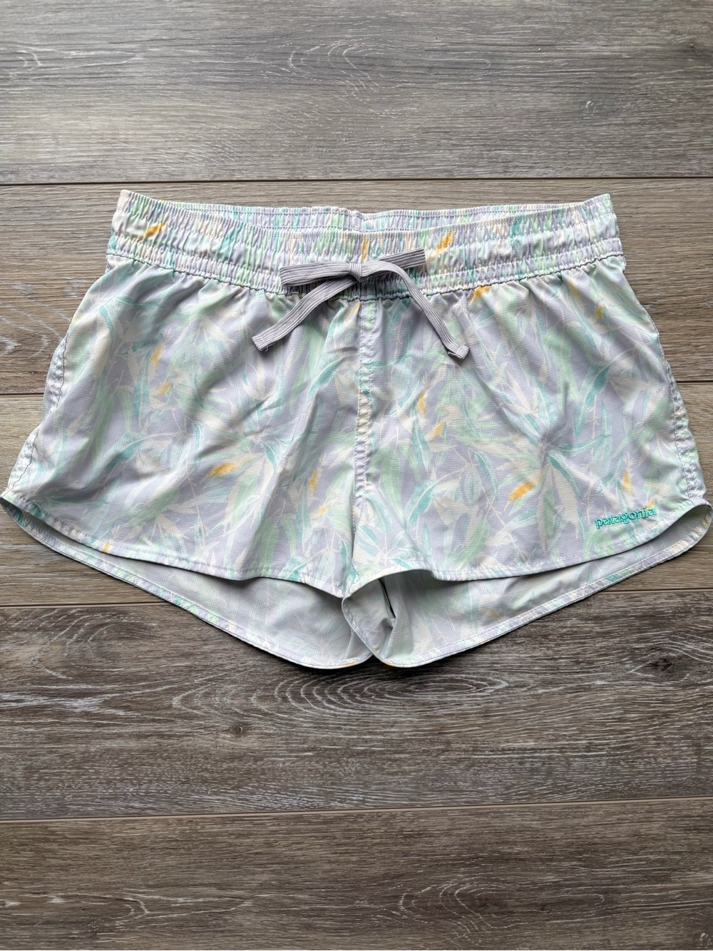 Patagonia Stretch Planing Micro Shorts 2” Small Floral Boardshorts VGC